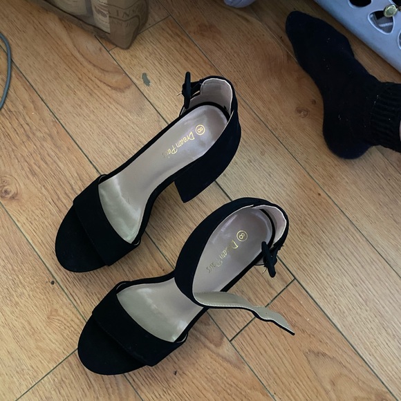 Black heels - Picture 2 of 3